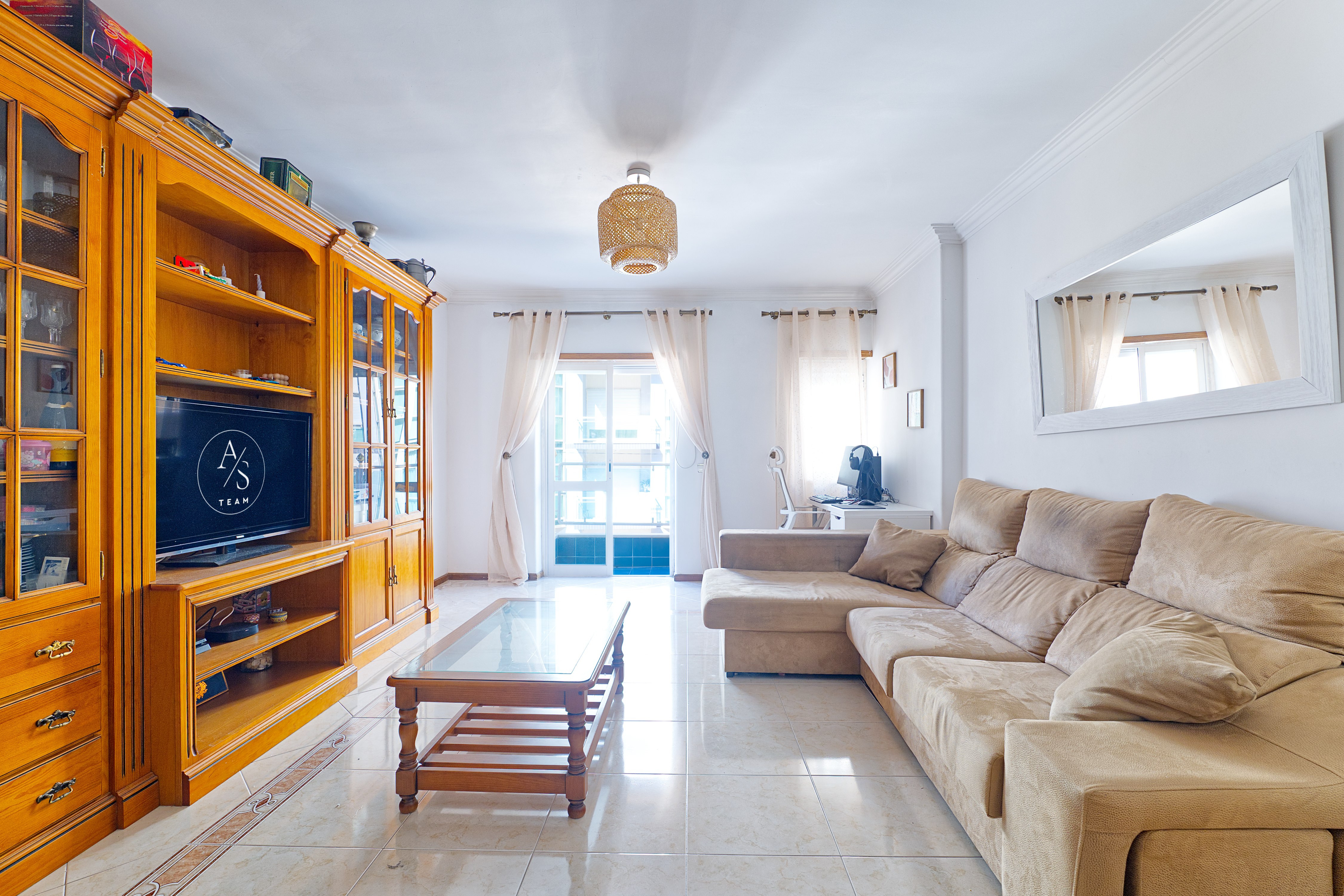 Apartamento T2 con aparcamiento y terrazas en el centro de Almada · 2