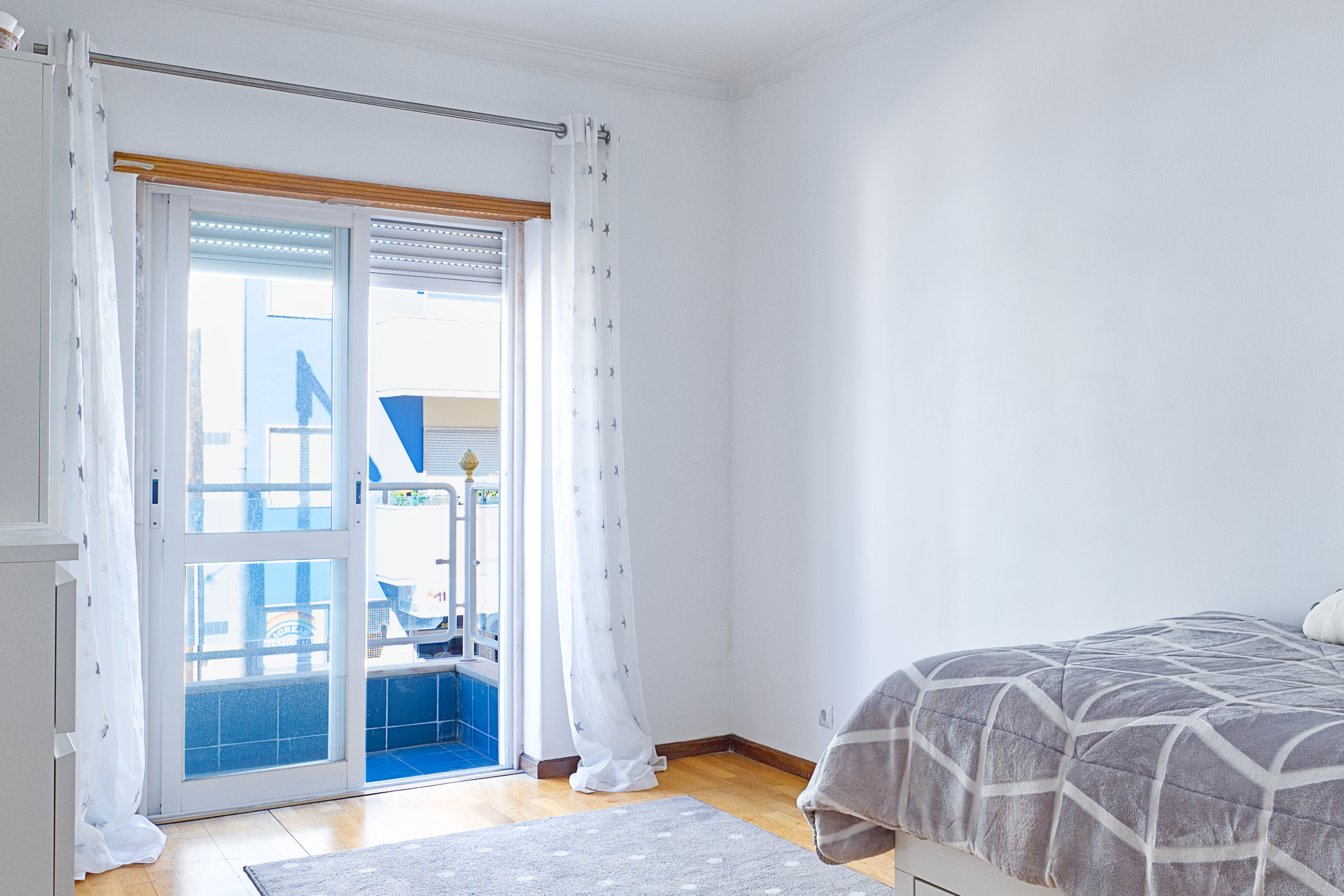 Apartamento T2 con aparcamiento y terrazas en el centro de Almada · 5