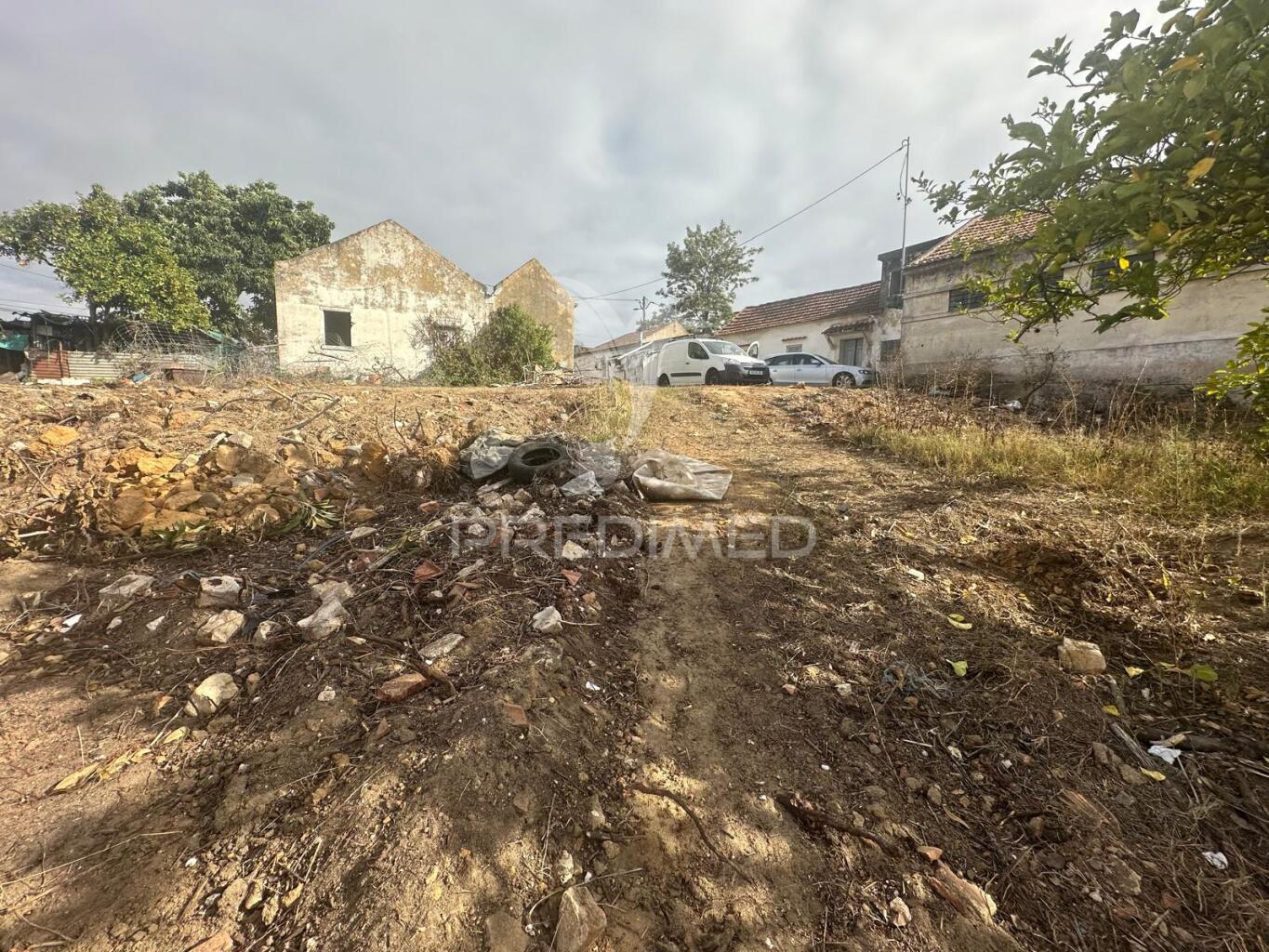 Terreno Urbano Seixal para Prédios ou Serviços 3840m2 · Seixal