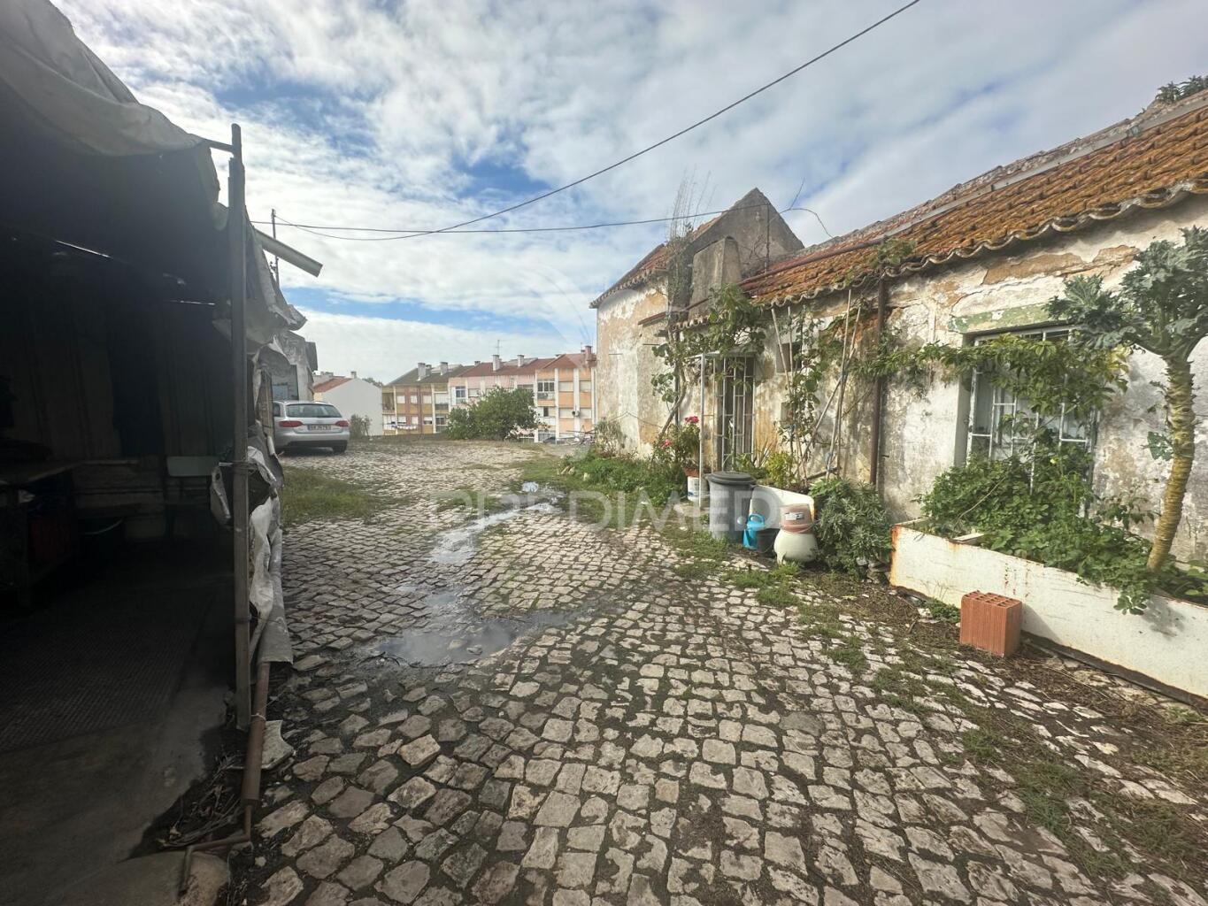 Terreno Urbano Seixal para Prédios ou Serviços 3840m2 · 4