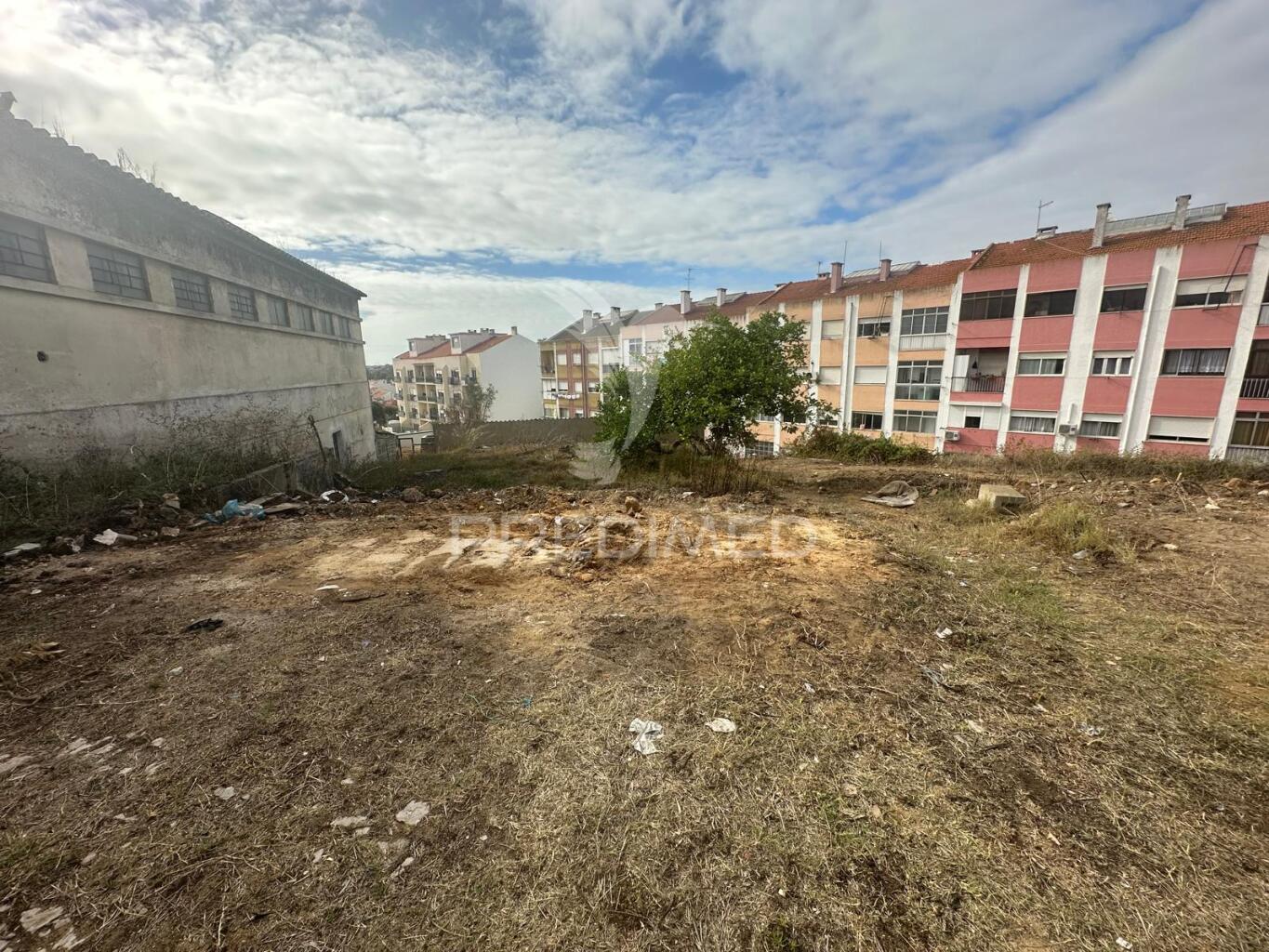 Terreno Urbano Seixal para Prédios ou Serviços 3840m2 · 5