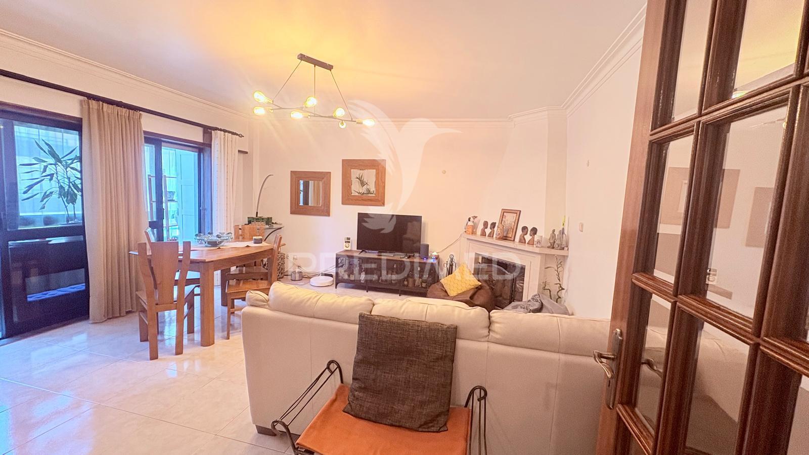 Apartamento T2 com 4 varandas e arrecadação em Barcarena · Barcarena