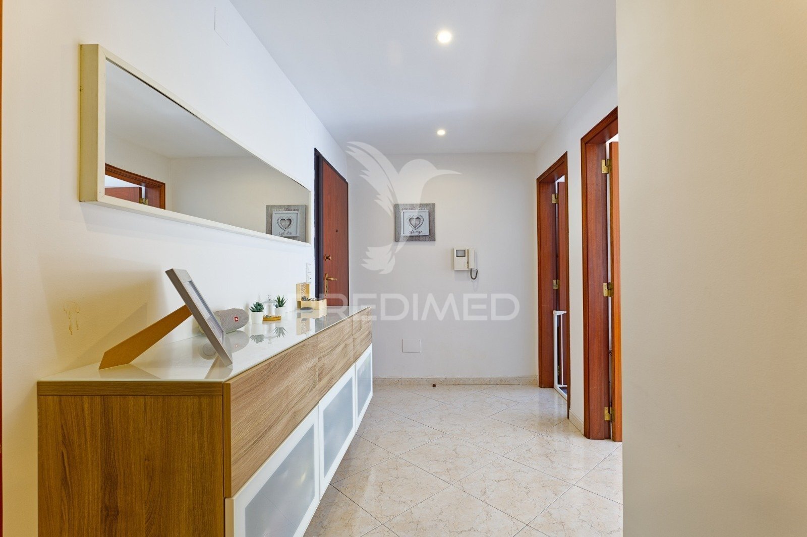 Excelente Apartamento T2 no Fogueteiro – Conforto, Luz Natural e Localização Privilegiada · Amora